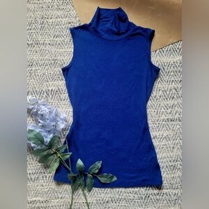 Sleevess Turtleneck Top